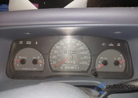 2000 Mercury Grand Marquis Gs z USA, uszkodzony, nr VIN 2MEFM74W6YX607862